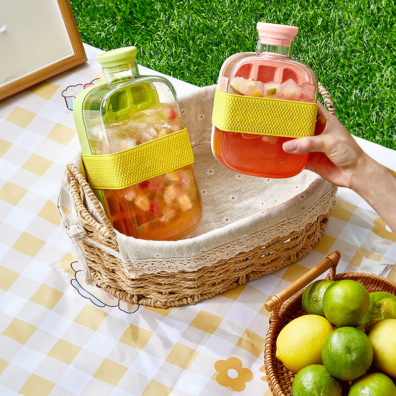 Ice - covered tray; freezer - overflow prevention ice tray